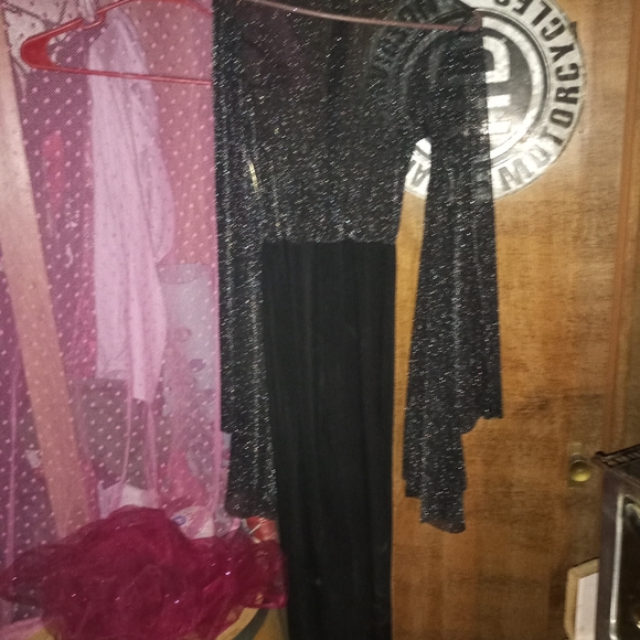 Multiple dresses - Picture 2 of 5